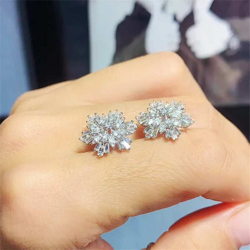 Women Exquisite Snowflake Earrings Silver Plated Crystal Stud Earrings Winter Christmas Gifts Party Bridal Jewelry