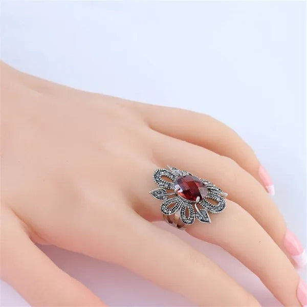 Hot Europe and the United States Retro Hollow-Out Flowers Ruby Ring Boutique Jewelry 2017 New