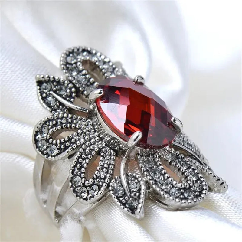 Hot Europe and the United States Retro Hollow-Out Flowers Ruby Ring Boutique Jewelry 2017 New