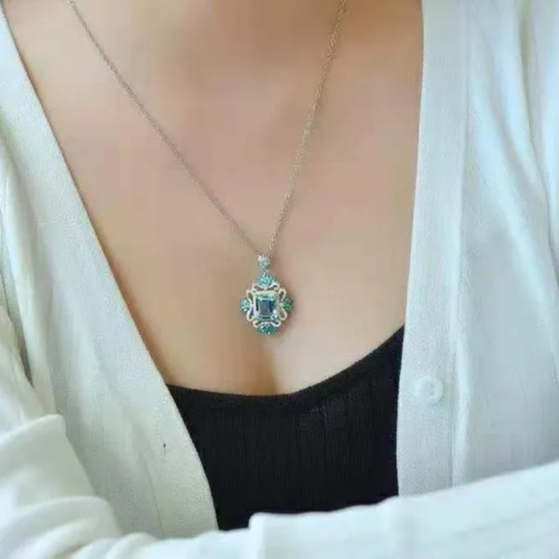 The Jewelry Imitation Natural Topaz Necklace Inlaid with High Carbon Diamond Pendant