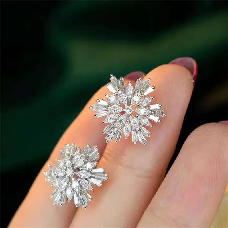 Women Exquisite Snowflake Earrings Silver Plated Crystal Stud Earrings Winter Christmas Gifts Party Bridal Jewelry
