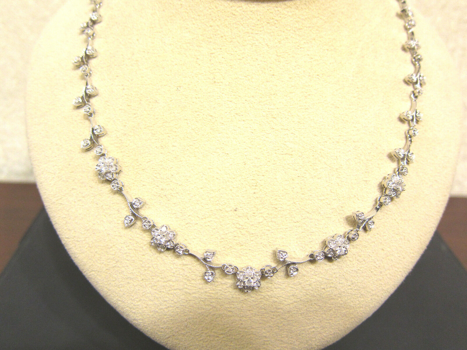 1.40 CT DIAMOND FLUERETTE 14 K GOLD NECKLACE