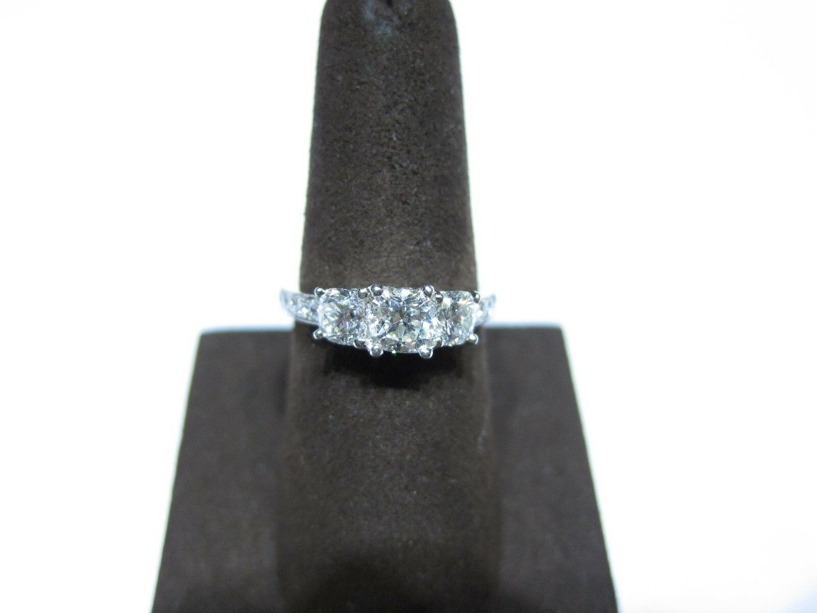 USGA CERTIFIED DIAMOND ENGAGEMENT RING ALL ROUND BRILLIANT SHAPE