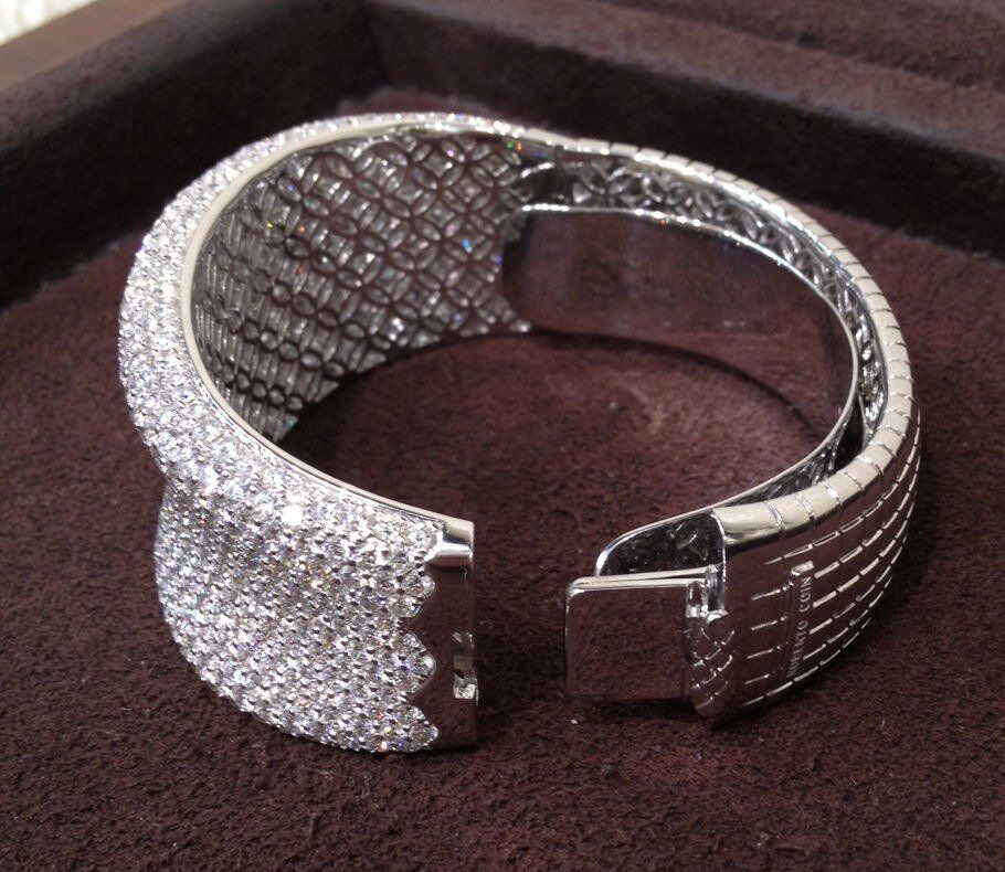 SAMPLE DIAMOND BANGLE SEND US A FILE