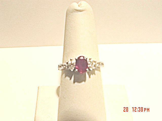 .86 CT RUBY OVAL SHAPE .19 CT DIAMOND MARQUISE ROUND SHAPE RING 18 K WHITE GOLD