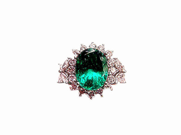1 OVAL GREEN EMERALD 4.76 CT 18 K WHITE GOLD SET WITH ROUND BRILLIANT MARQUISE
