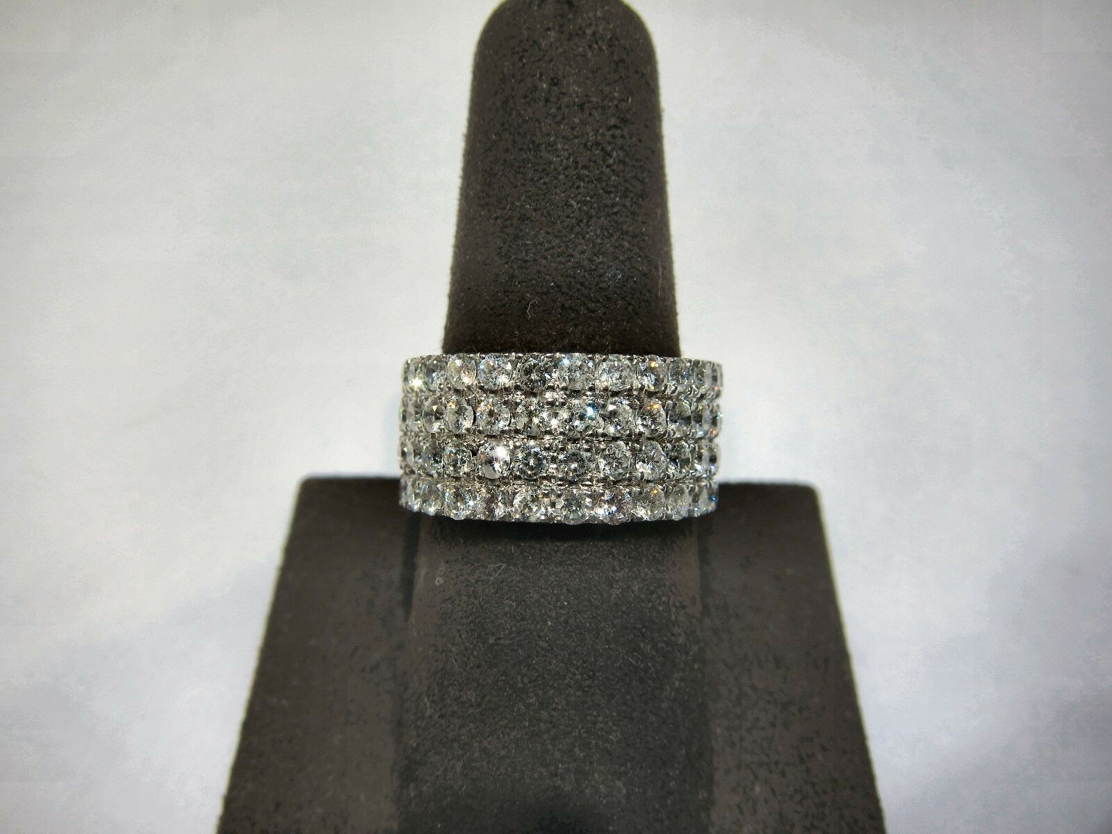 2.80 CT DIAMOND ROUND BRILLIANT SHAPE 4 ROW SET HALF WAY SET BAND 18 K GOLD