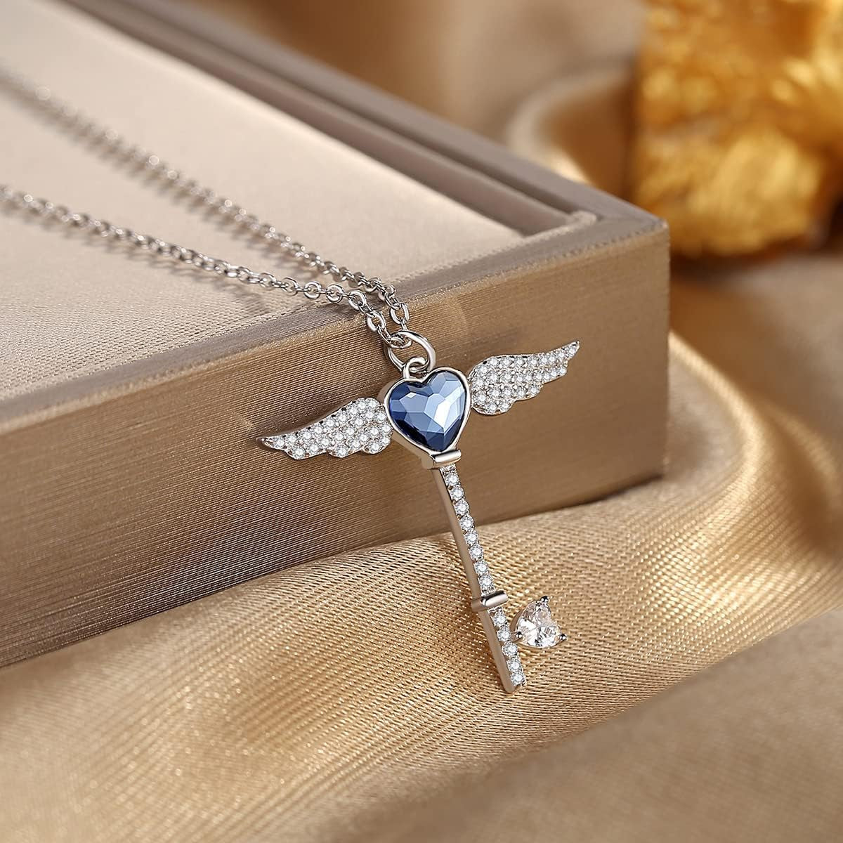 Crystal Necklace, Women'S Pendant Necklace, 925 Sterling Silver Necklace， Birthday and Valentine'S Day Jewelry Gifts for Mothers, Wives and Girls, Friends, with a Variety of Clothing, to Participate in Various Parties