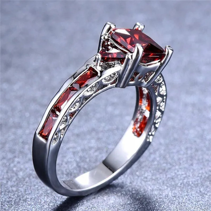 Exquisite Elegant Shiny Red Garnet Ring Fashion Jewelry 925 Sterling Silver Rings Wedding Band Ruby Rings for Women Christmas Gift