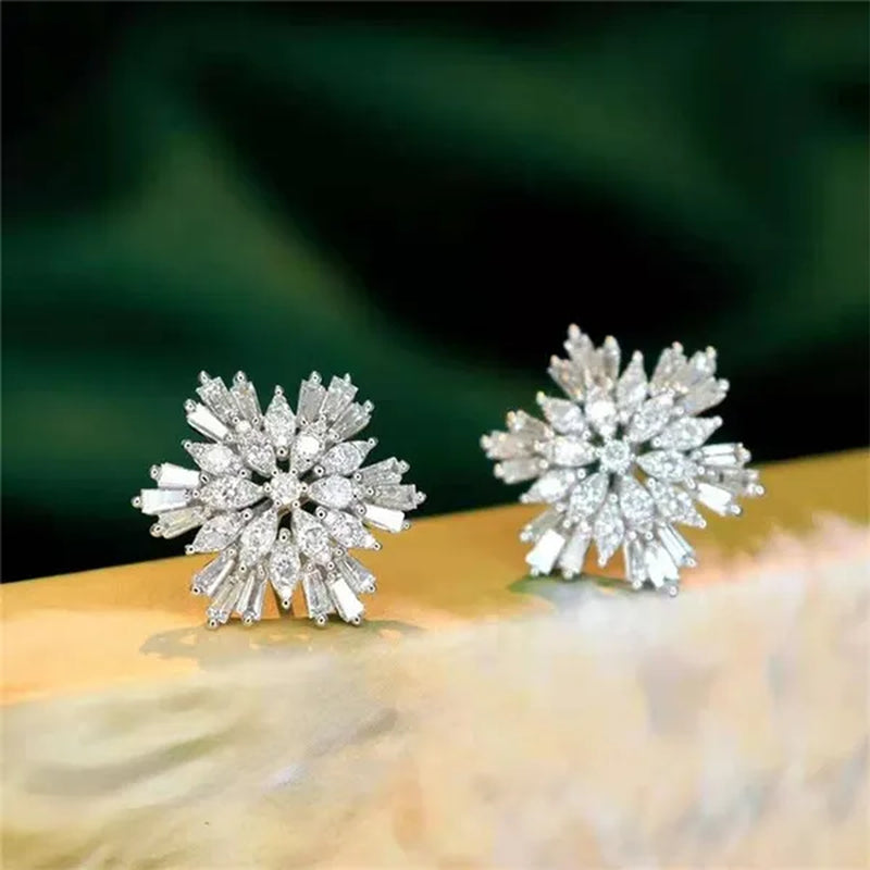 Women Exquisite Snowflake Earrings Silver Plated Crystal Stud Earrings Winter Christmas Gifts Party Bridal Jewelry