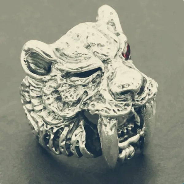 Punk Fashion Classic Jewelry High Quality Retro Gothic Titanium Steel Ruby CZ Eye Sabretooth Ring Men'S Bicycle Ring Tiger Ring Size: 7-14