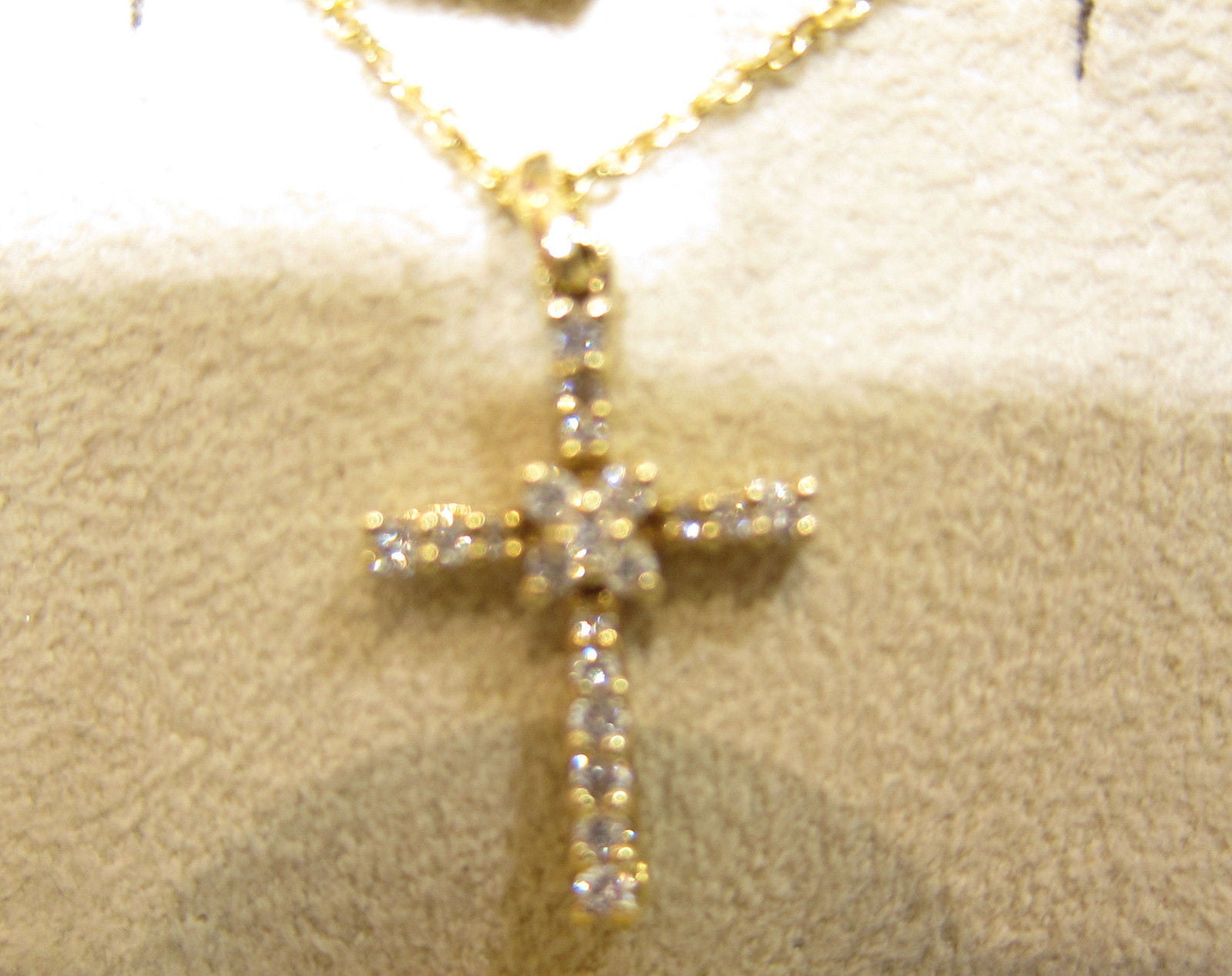 $1,200 RETAIL DIAMOND YELLOW GOLD ROUND CROSS PENDANT .25 CT G VS1/2 18 K GOLD