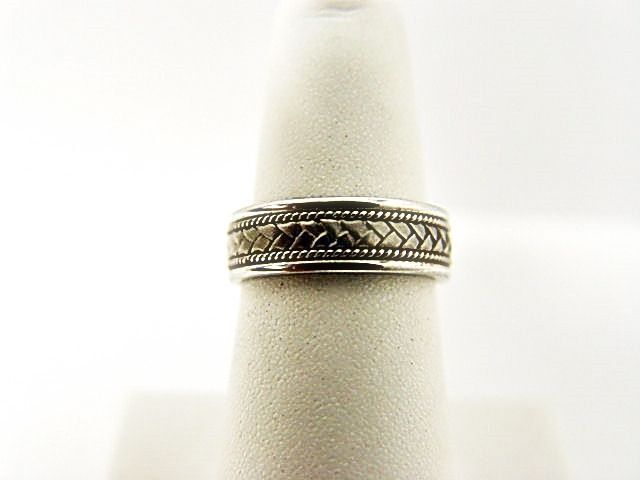 WHITE GOLD BRUSHED WEAVE ROPE POLISHED OUTER WEDDING BAND